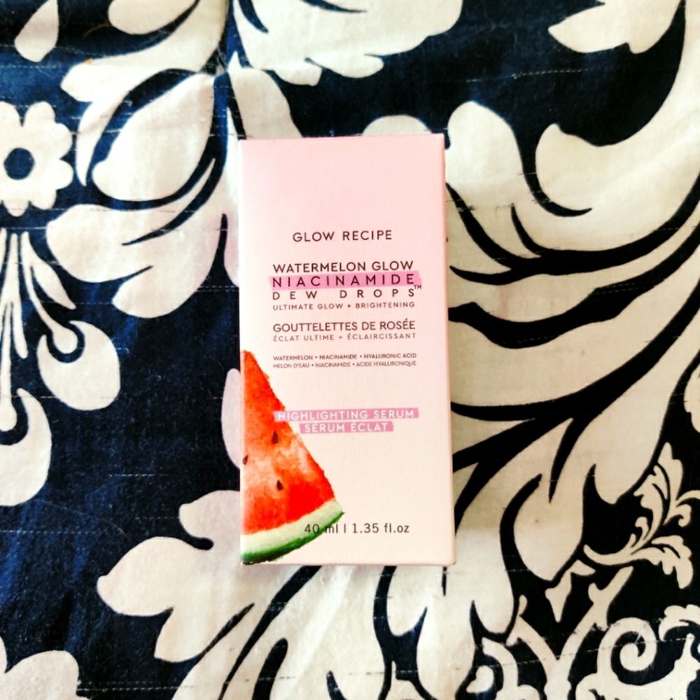 Glow Recipe Watermelon Glow Niacinamide Dew Drops. Highlighting serum.